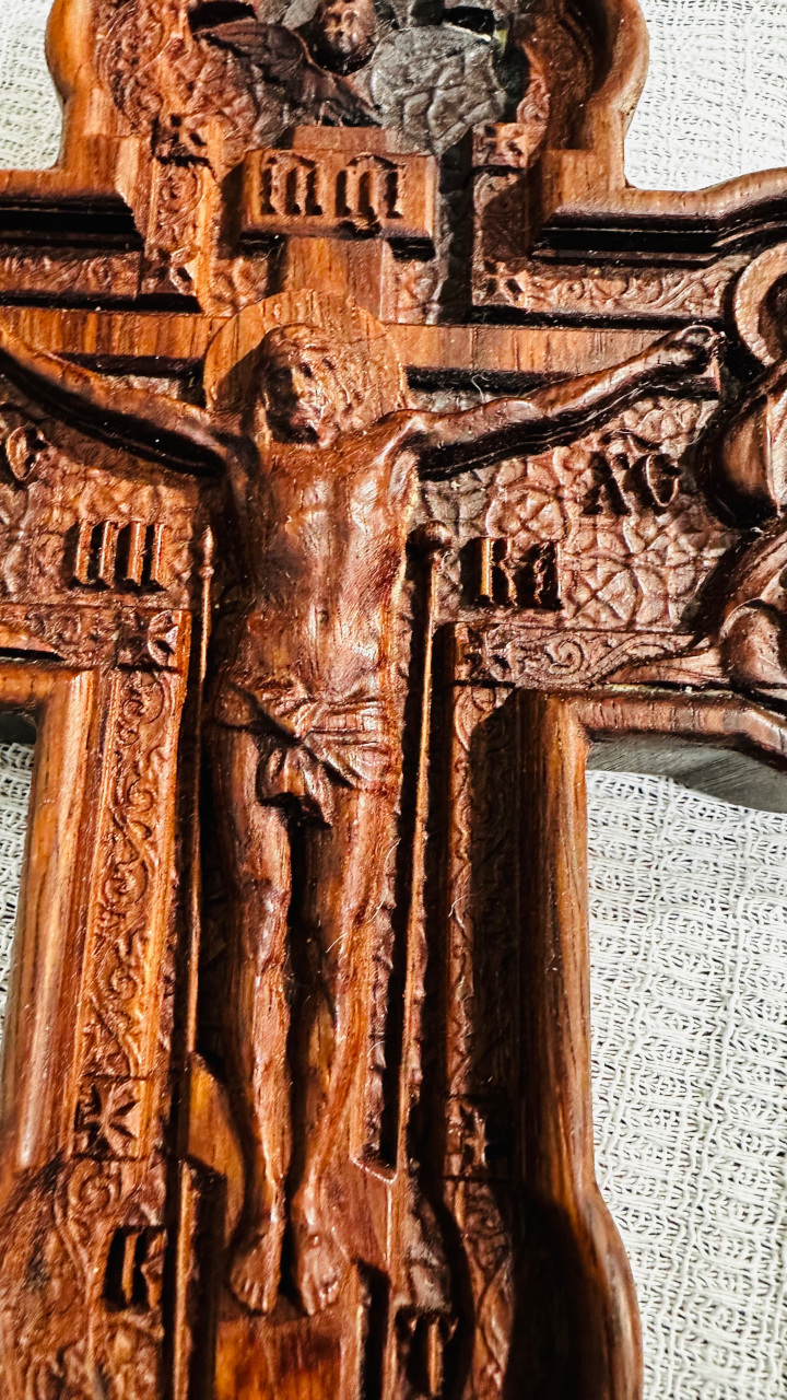 Крест православный из Дальбергии с бортом