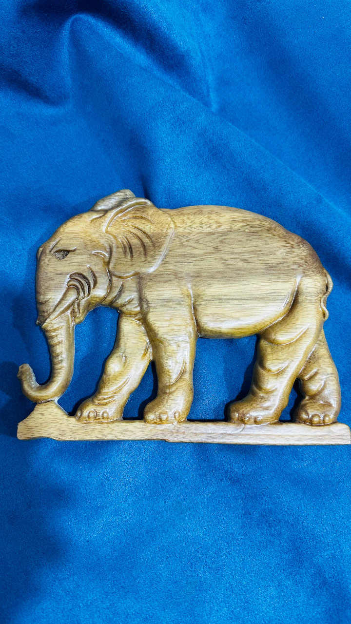 Панно «Слон» из светлого индийского лавра