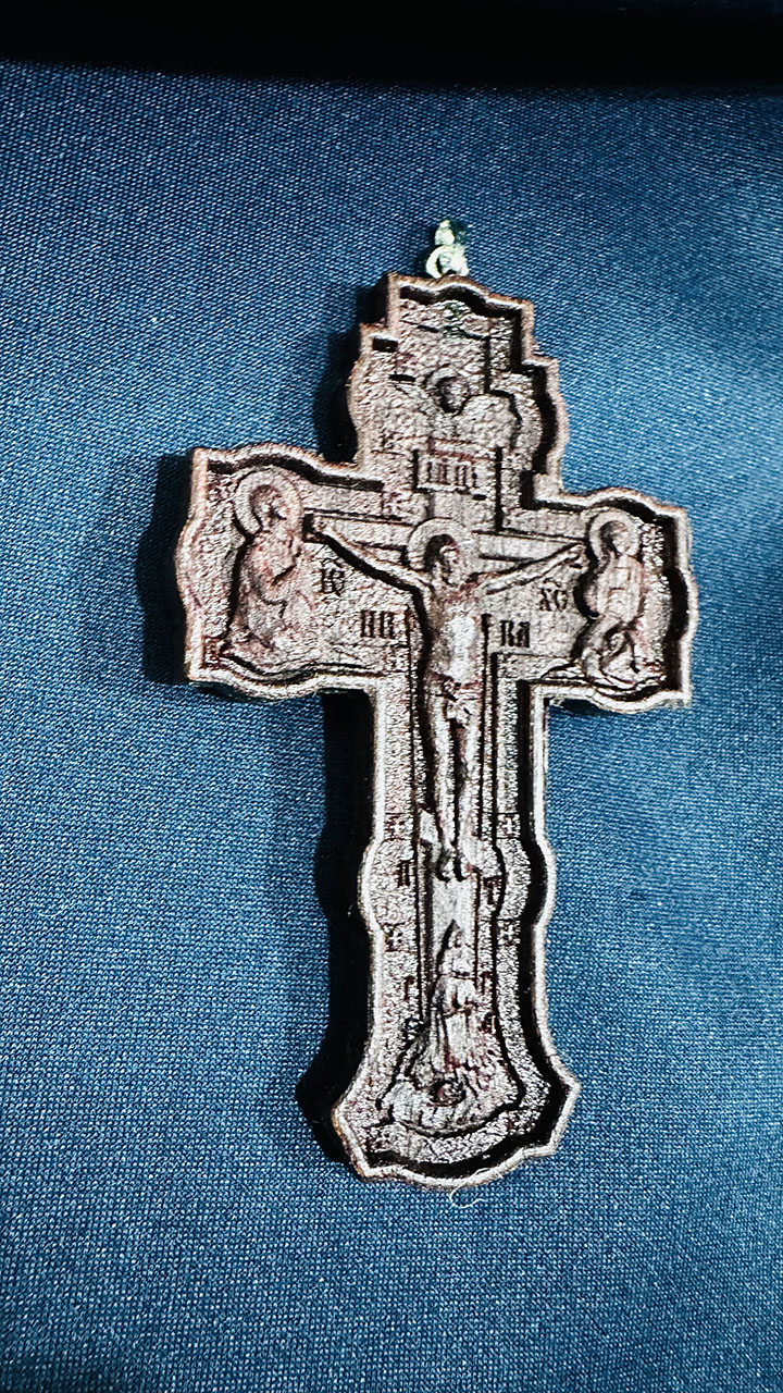 Миниатюрный православный крест из Амаранта с бортом