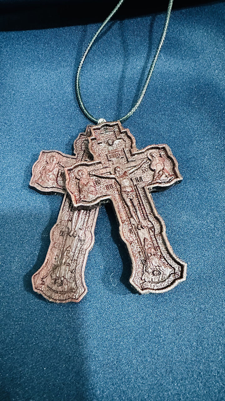 Миниатюрный православный крест из Амаранта с бортом