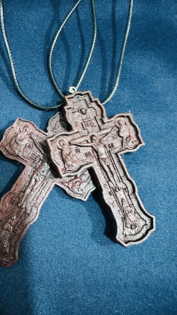 Миниатюрный православный крест из Амаранта с бортом