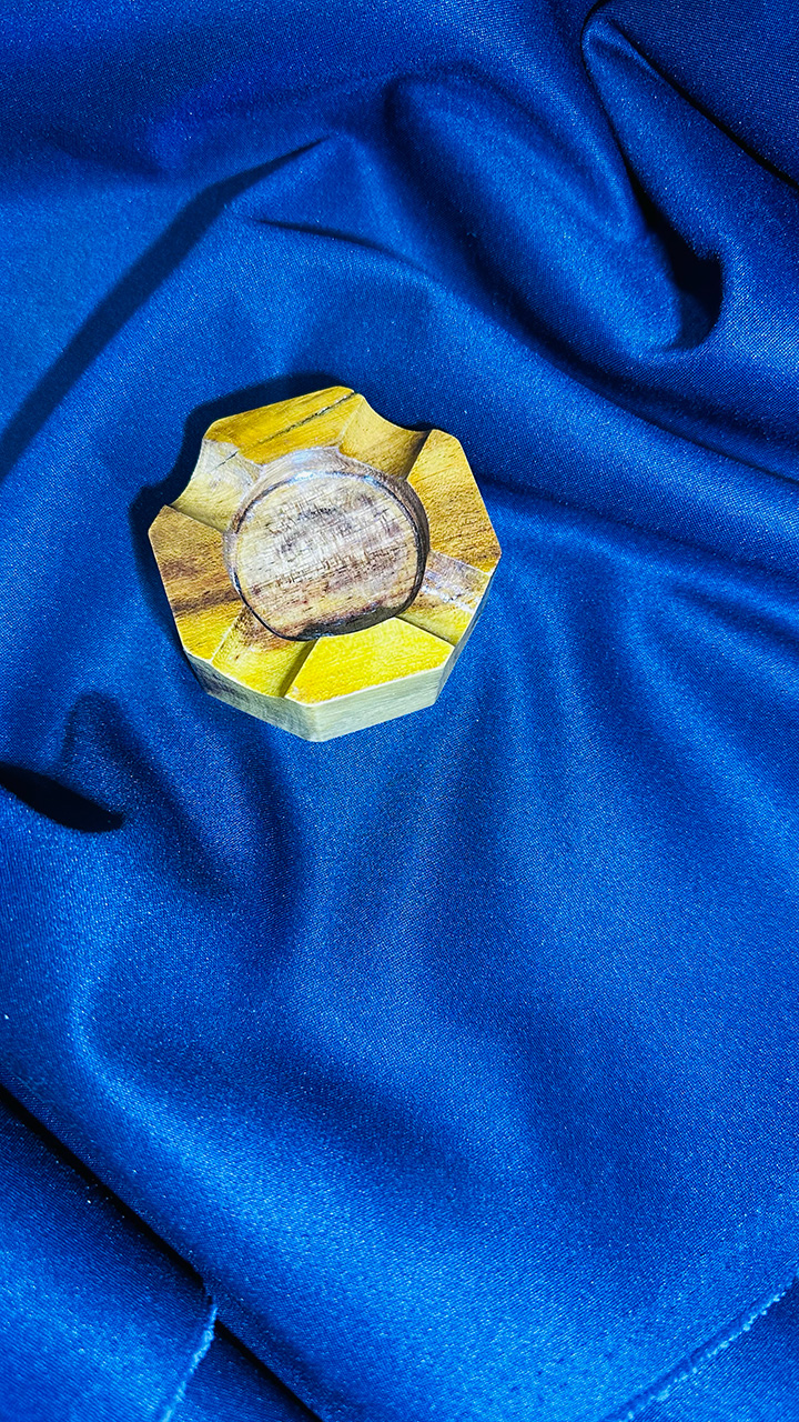 Индивидуальная пепельница из Железного дерева