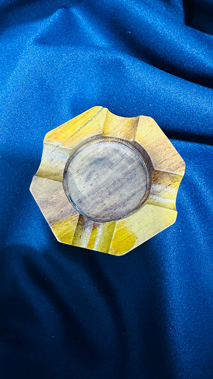 Индивидуальная пепельница из Железного дерева