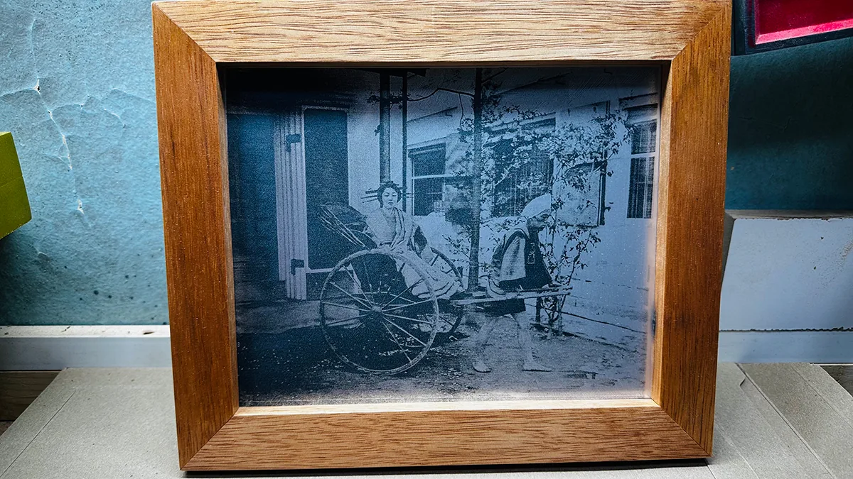 Гравюры по фотографии в авторской рамке из Тика Ироко